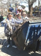 Коллектив Волгодонской городской Думы принял участие в уборке парка Победы